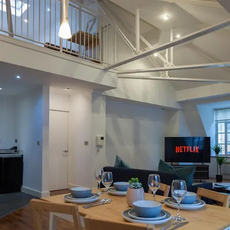 Centre Penthouse