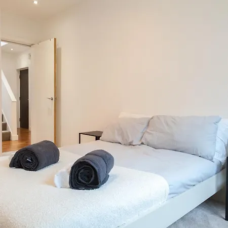 Centre Penthouse شقة *