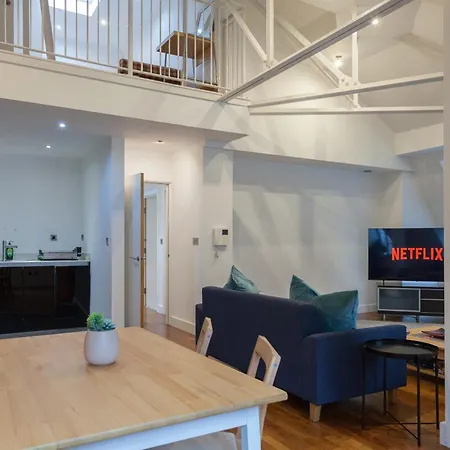 Centre Penthouse شقة