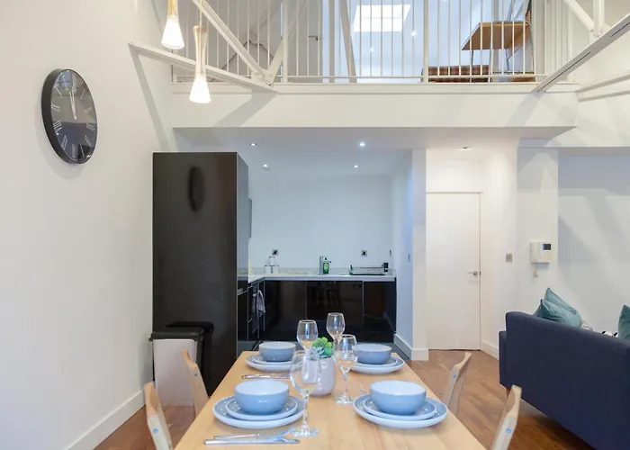 Centre Penthouse Apartment *