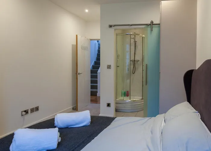 Centre Penthouse Apartment *