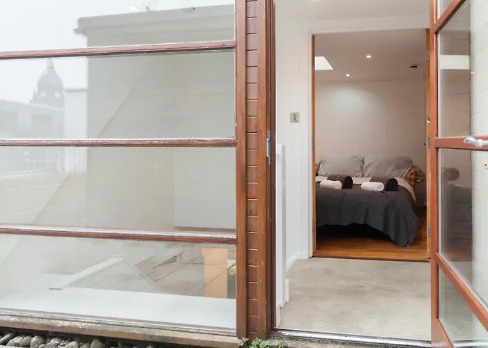 Centre Penthouse Apartment